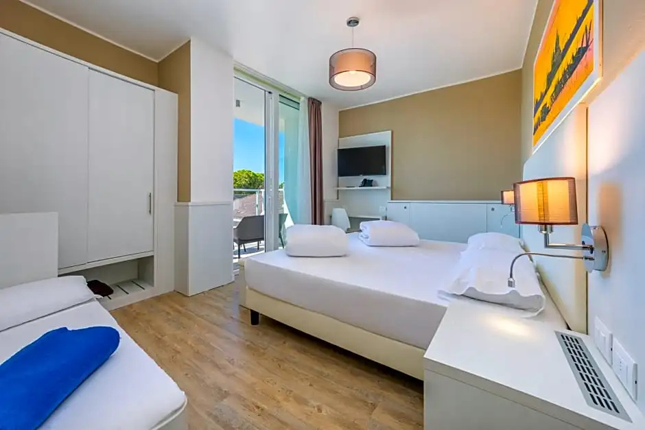 Standard Quadruple room with balcony
