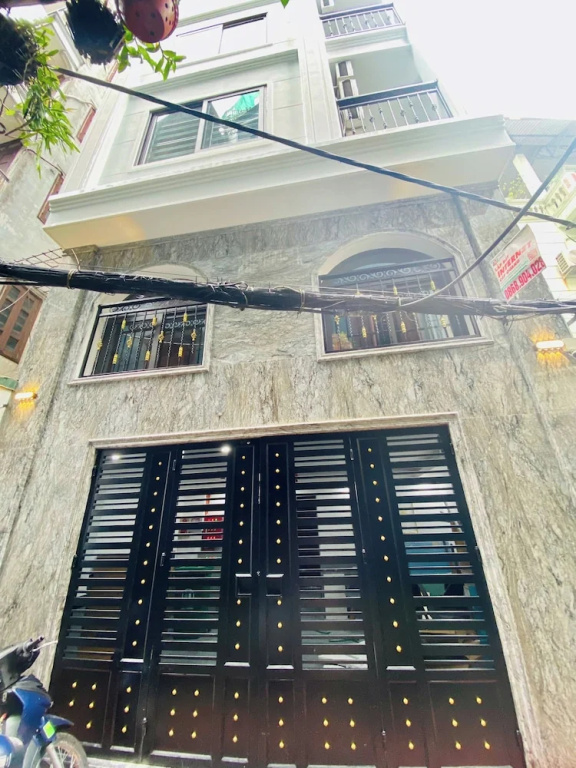 25 House 298 Ngoc Lam - Long Bien bridge in Hanoi