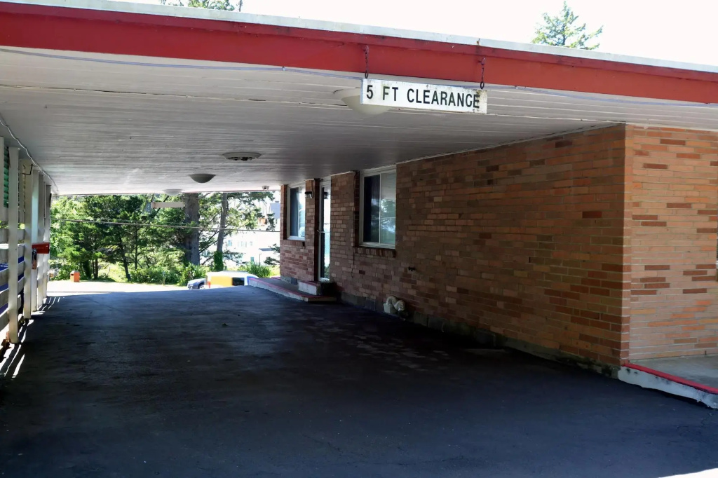 Four Winds Motel