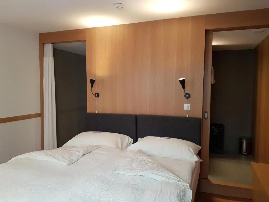 East-West Riverside Hotel - Chambres