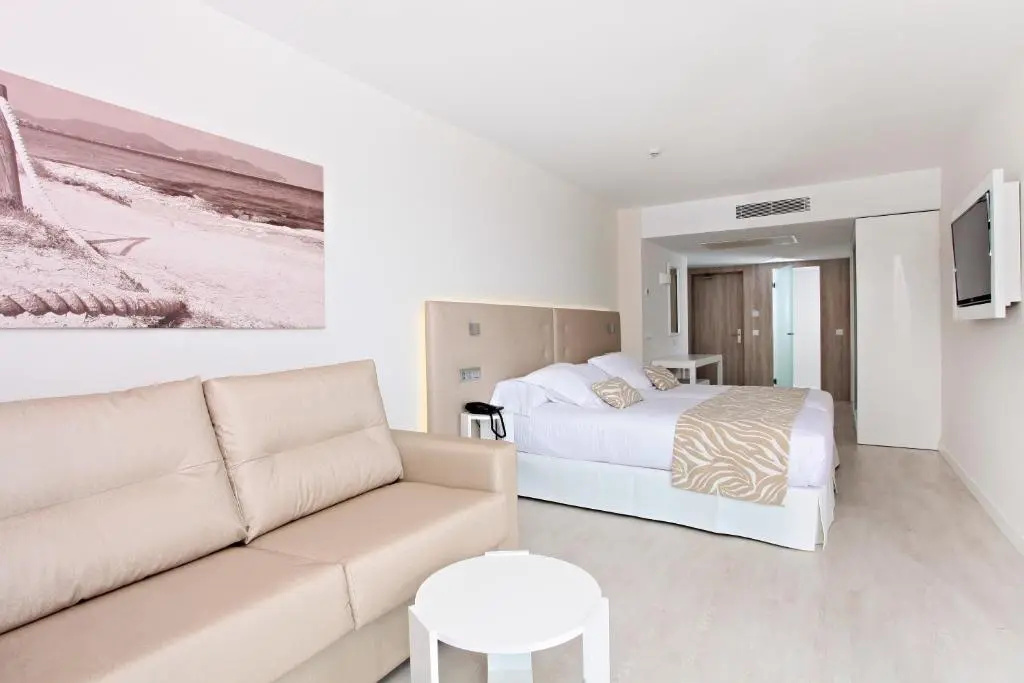 Standard Double room with partial sea view (twin beds)