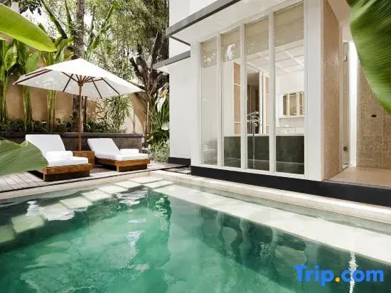 Pool Double Suite (full double bed)