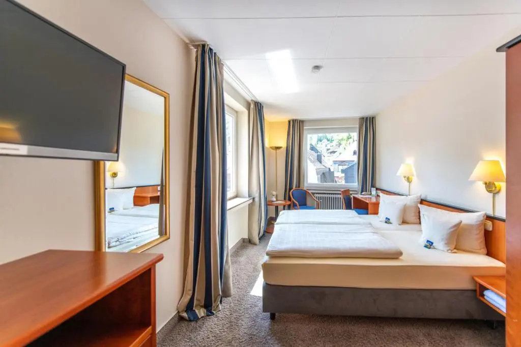 Standard Double room with city view (full double bed)
