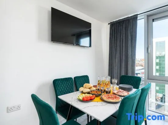 2BR 2BA Apartment Sleeps up to 5 With a Parking Bay