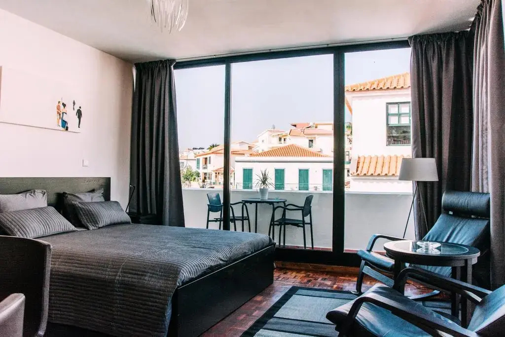 Arts In Apartments Pina