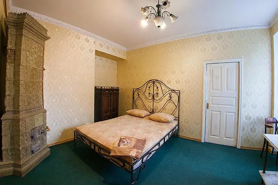Historic Apartment near Rynor Square