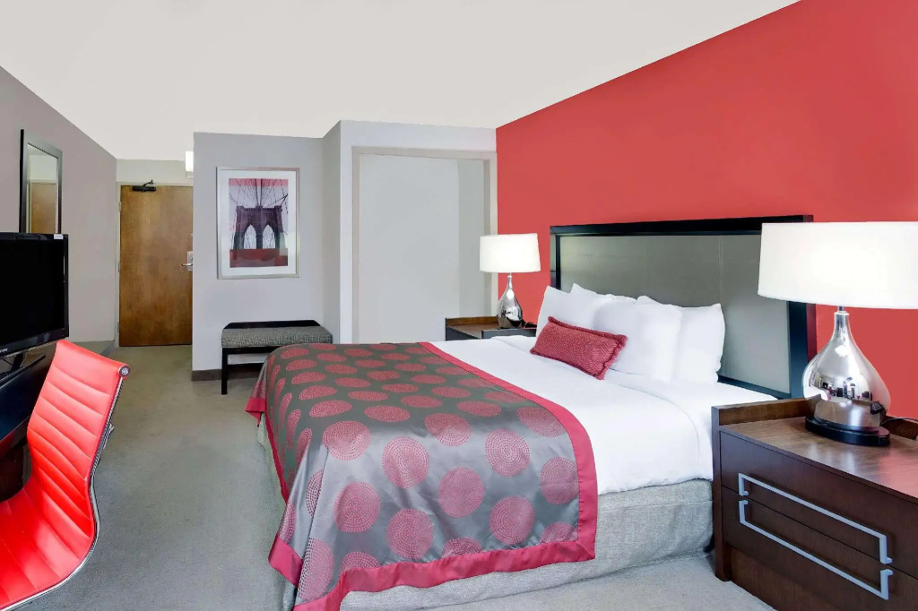Ramada by Wyndham Marquette - Chambres