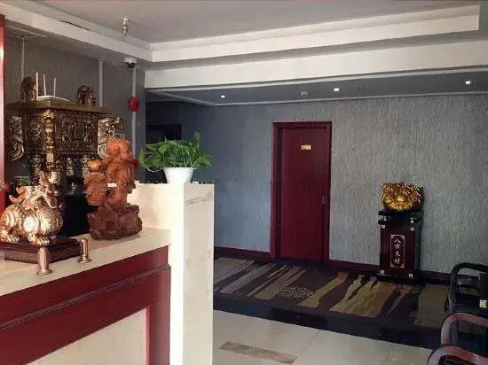 Shanghai Qinjun Hotel