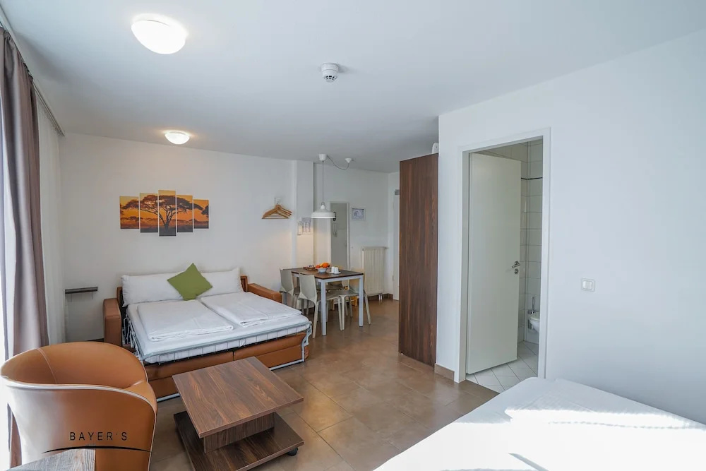 Double Studio (full double bed)