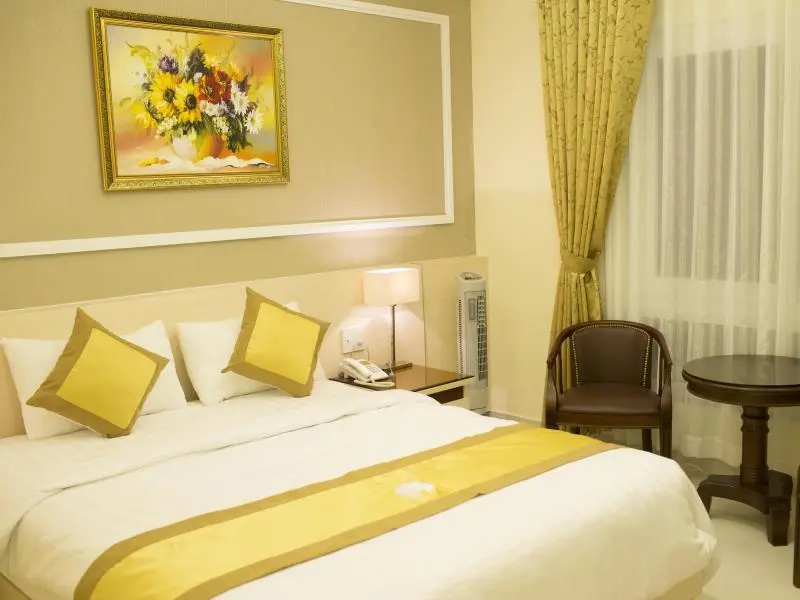 Superior Double room with lake view (full double bed)
