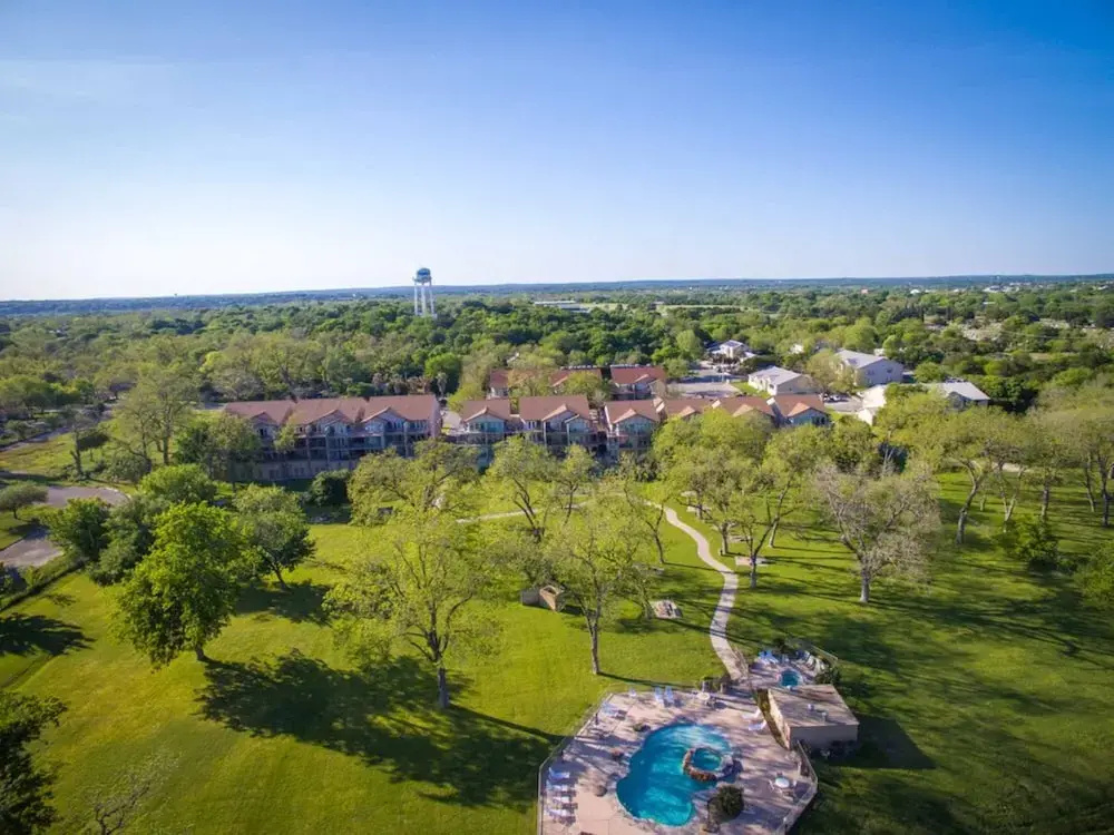Waterwheel Hideaway - Cozy Condo for 6 With Resort-style Amenities