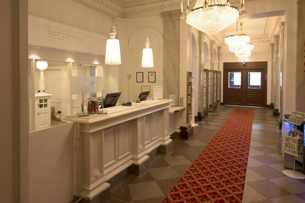 Lobby & Reception