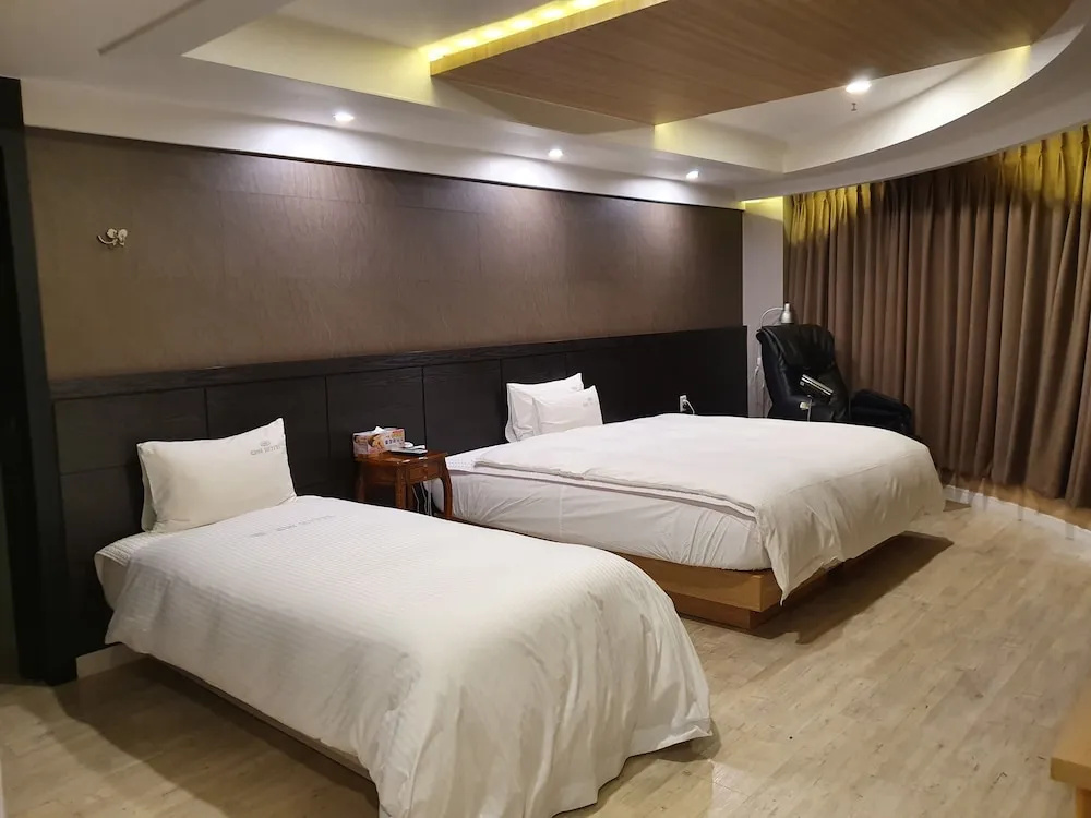 Double Suite (twin beds)