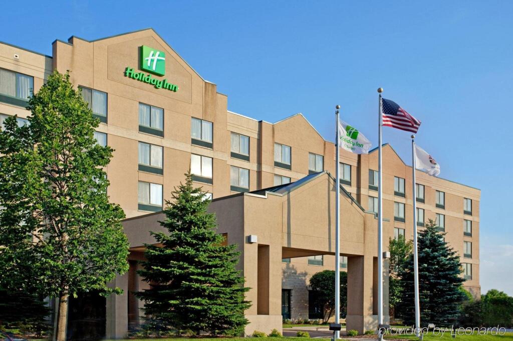 Holiday Inn & Suites Bolingbrook, an IHG Hotel image