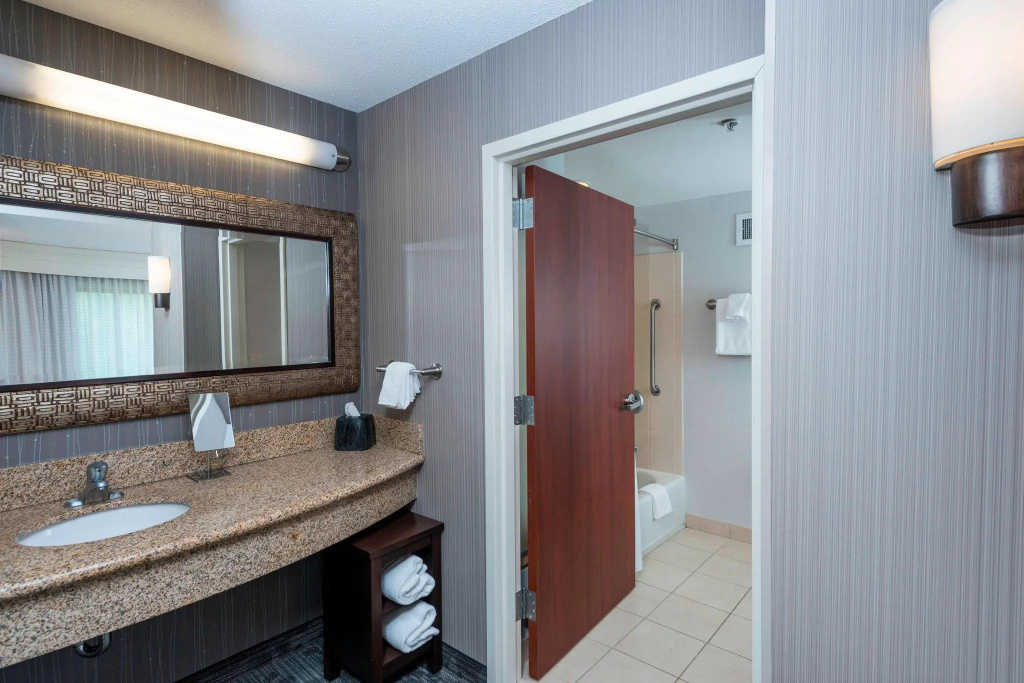 2 Bedrooms Double Suite (full double bed)