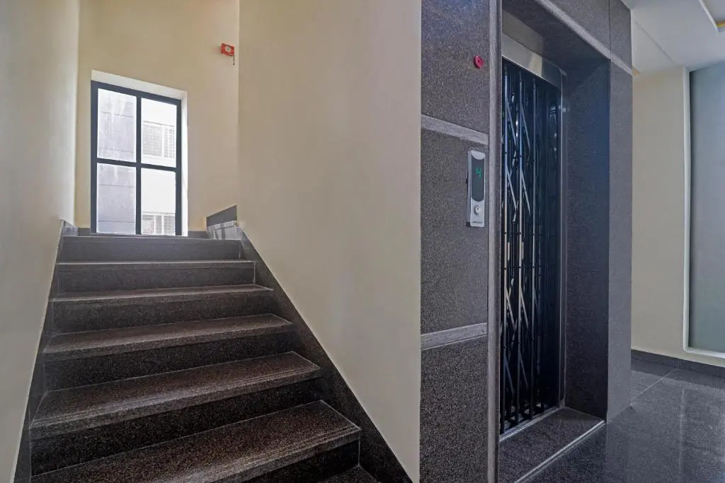 Lobby & Reception