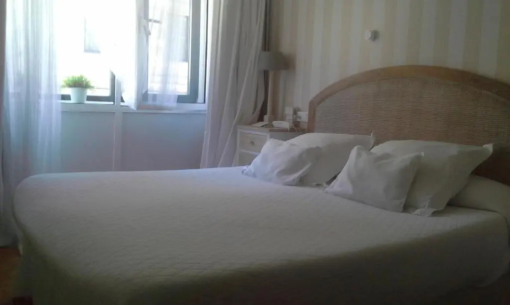 Double room (full double bed)
