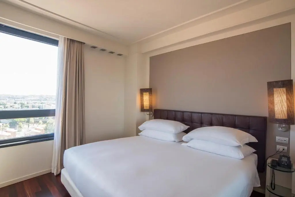 Guest Double room with city view (full double bed)