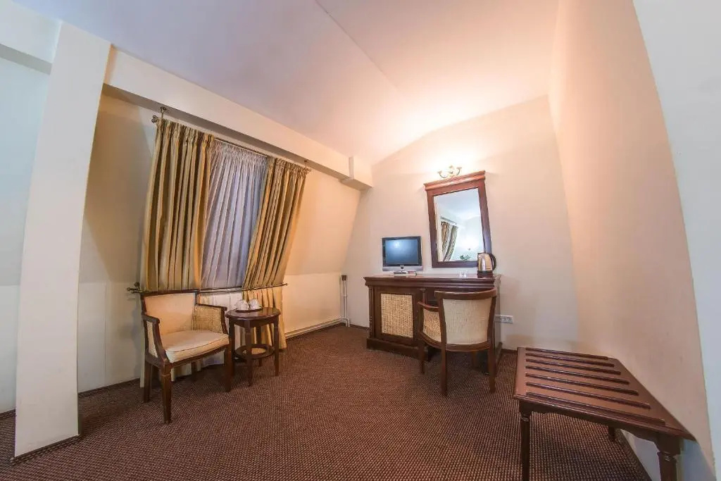 Deluxe Double room (full double bed)