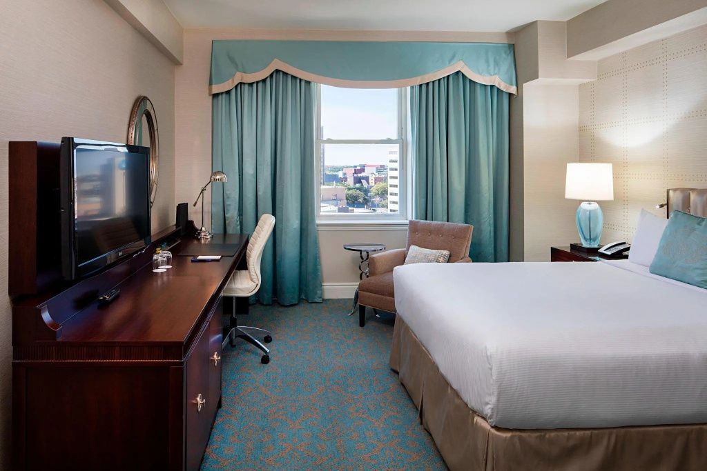 Standard Double room with city view (full double bed)