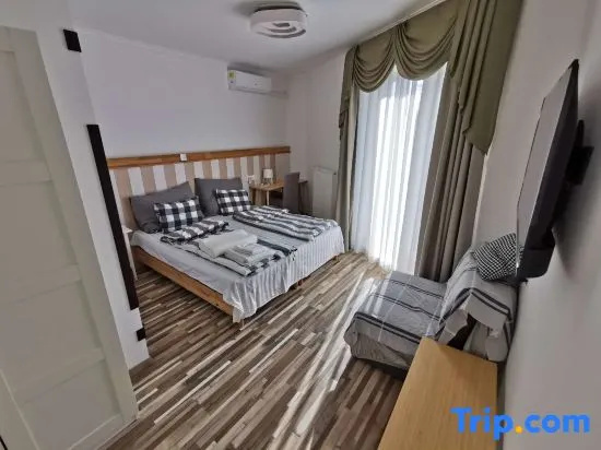 Standard Double room with balcony (full double bed)