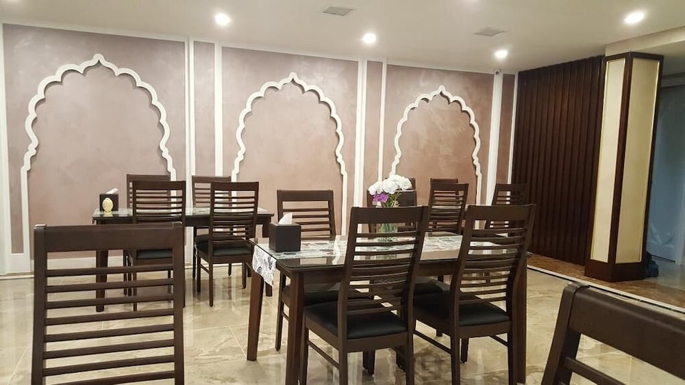 Food & Beverage