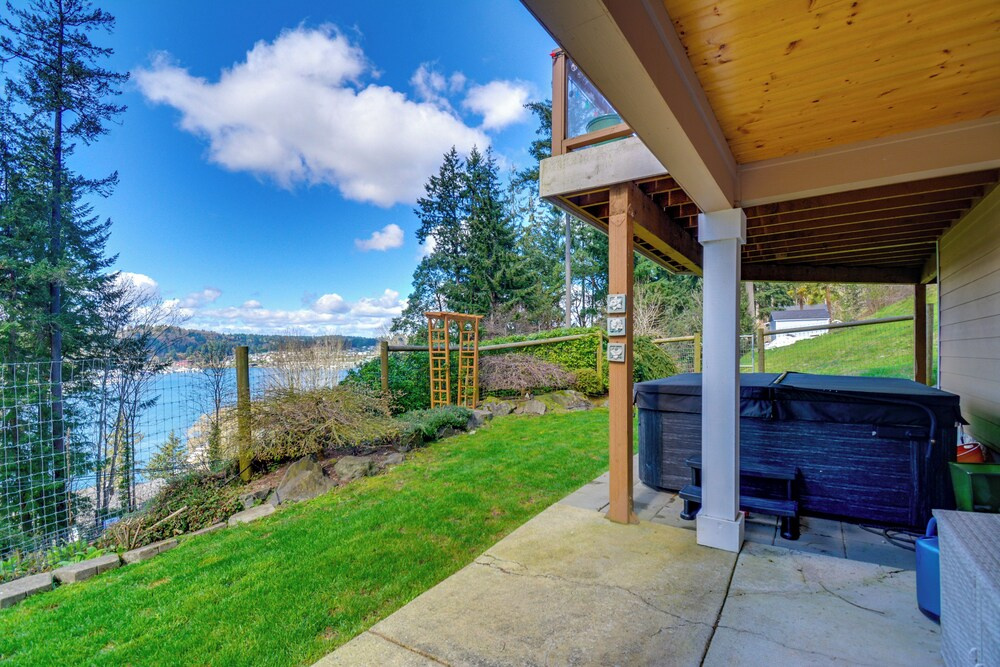 Premier Gig Harbor Home! Views, Spa & Billiards