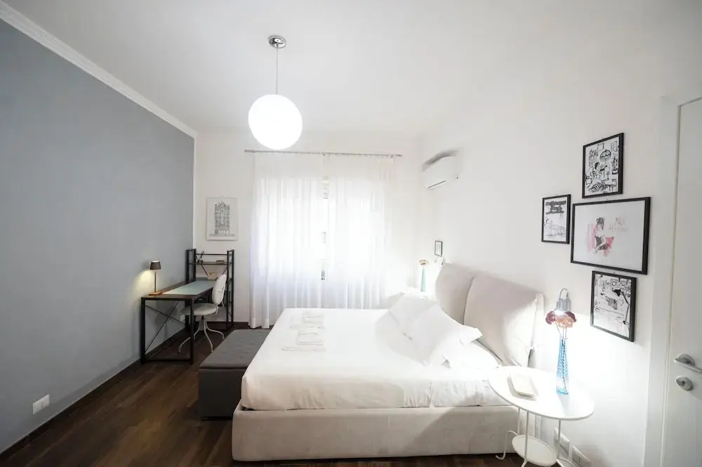 Lovely Design Apartment With Balcony