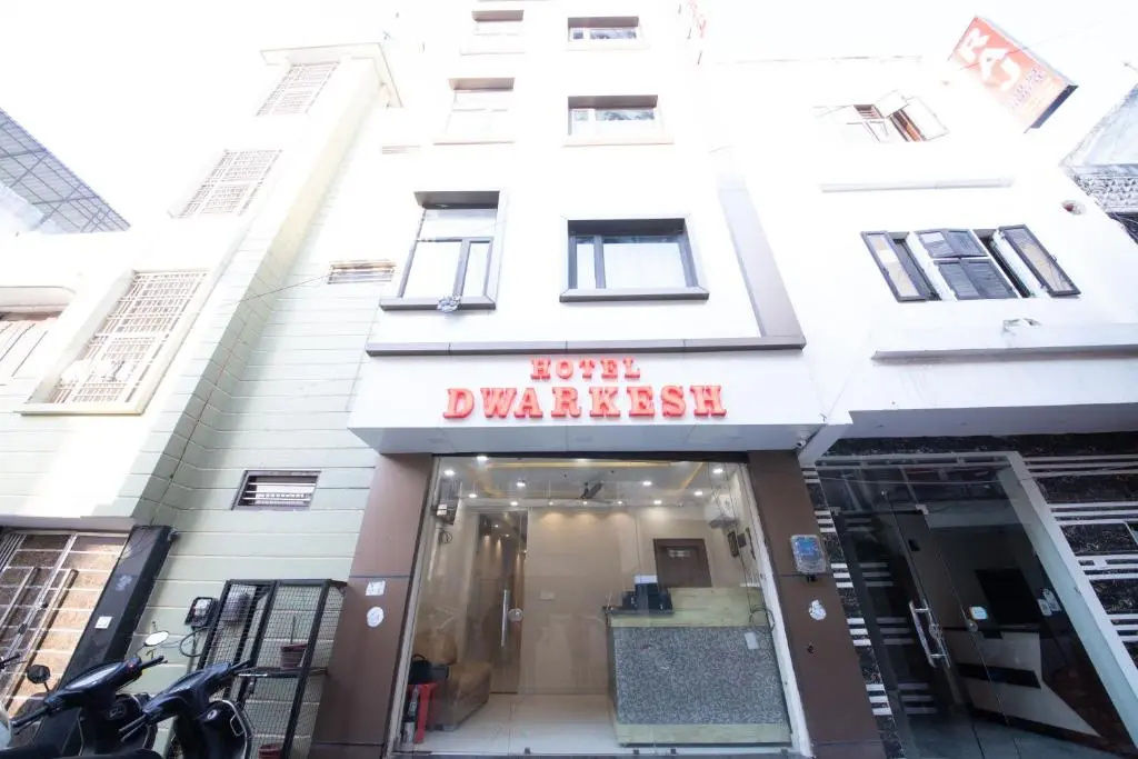 Perfect Stayz Dwarkesh - Near Railway station
