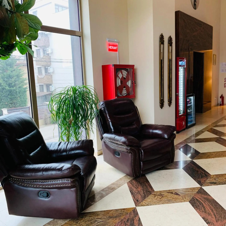 Albert Hotel & Restaurant — 2