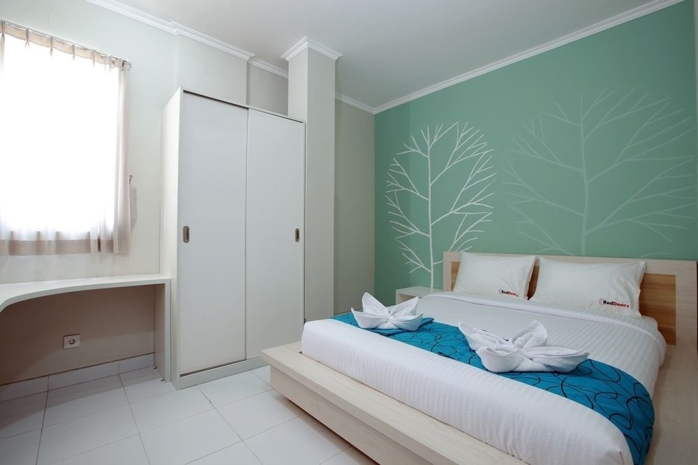 RedDoorz @ By Pass Nusa Dua — 2