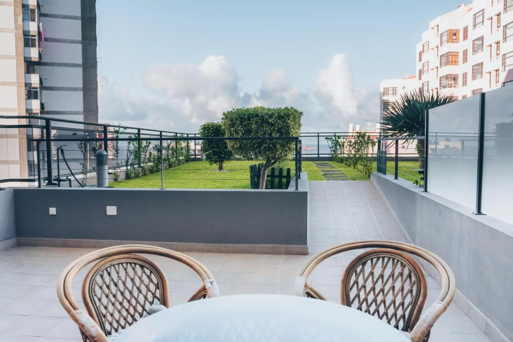 Beautiful Apartment with Sea View and Garden