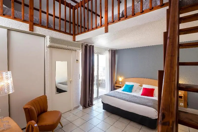 Standard Quadruple room with balcony