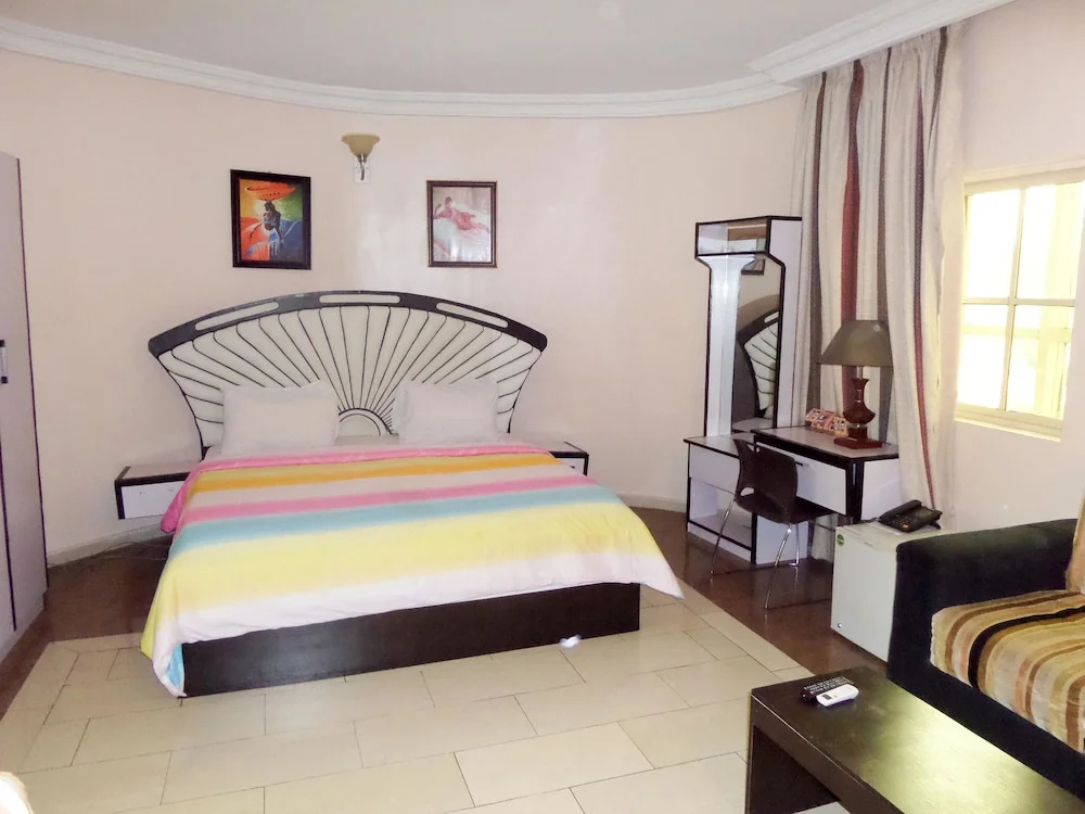 Royalview Hotel And Suites - Chambres