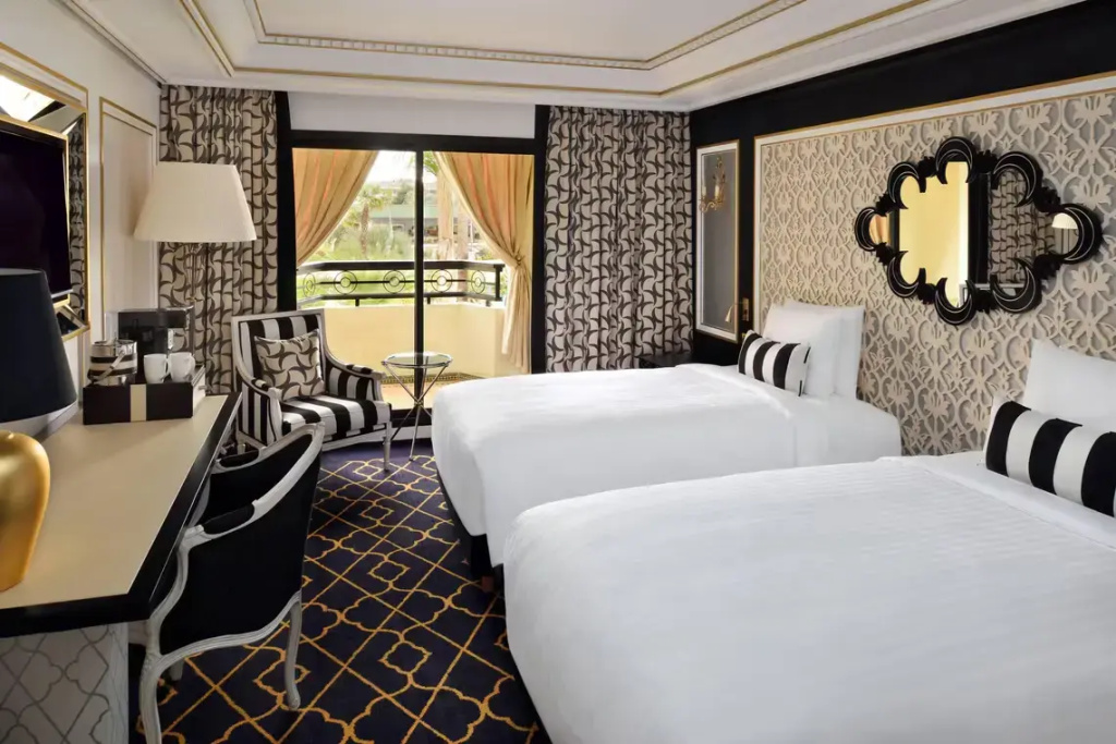 Deluxe Double room with balcony and with garden view (twin beds)