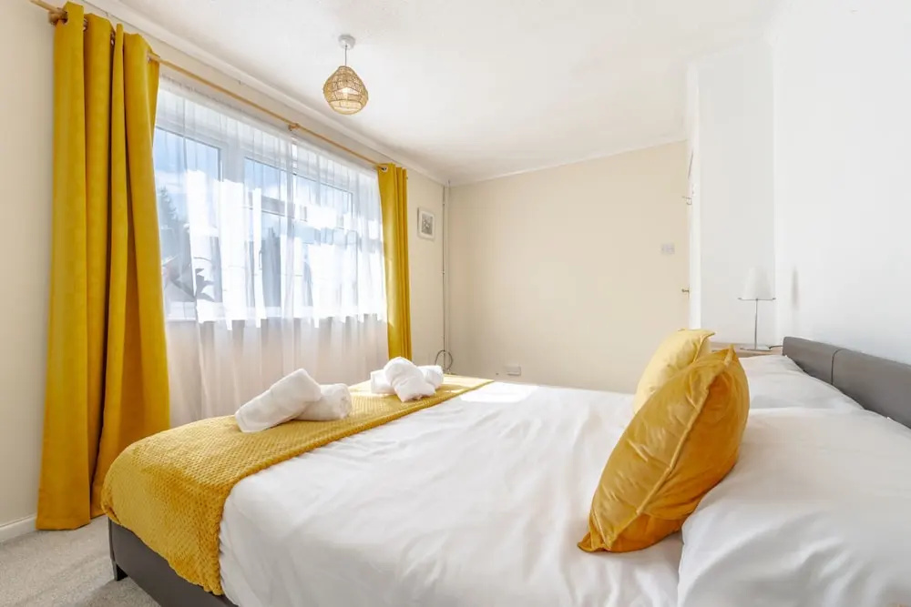 Simple Comforts 2BR Flat With Free Parking in Newcastle-under-lyme