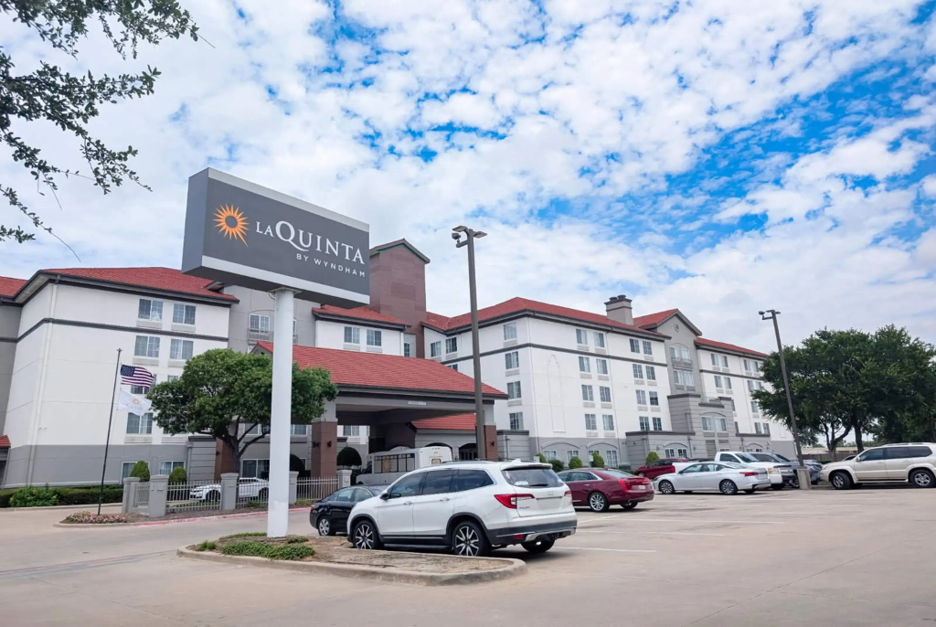 La Quinta Inn & Suites by Wyndham DFW Airport South / Irving — фото