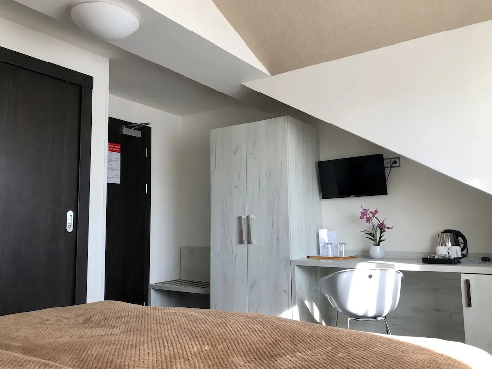 Classic Double room (full double bed)