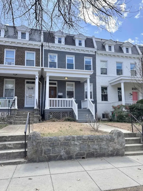 Terrific Family Townhouse + Parking x 2 Cars