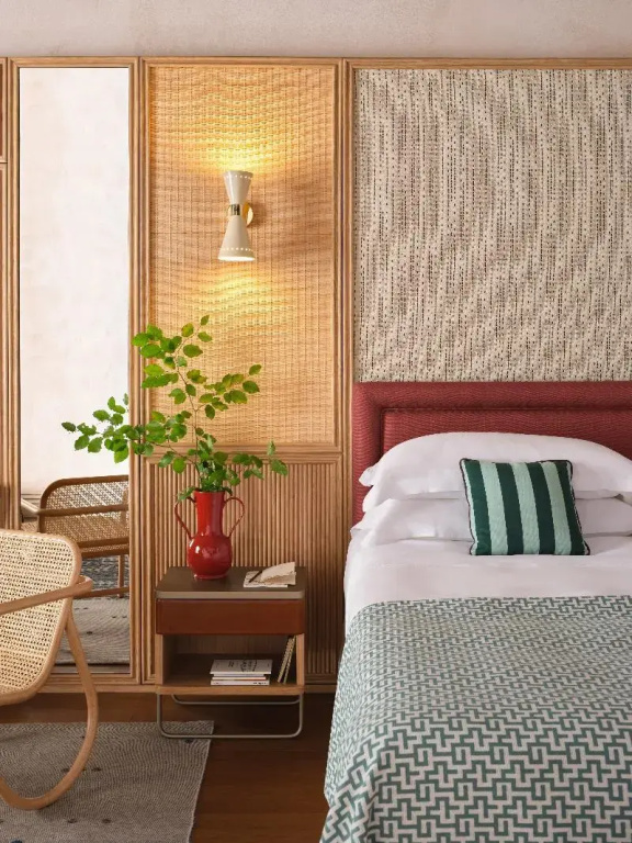 Deluxe Double room (full double bed)