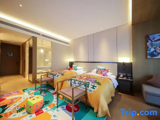 Standard Quadruple Family room with garden view