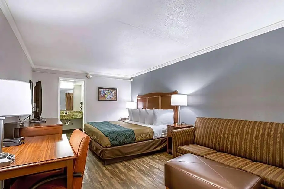 Deluxe Double room (full double bed)