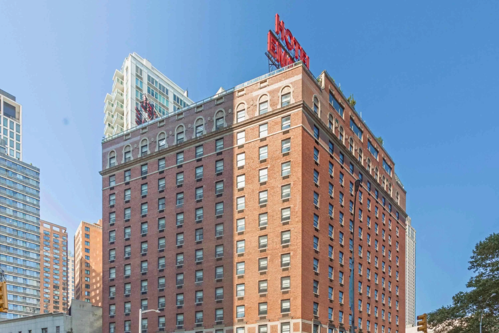 Empire Hotel — фото