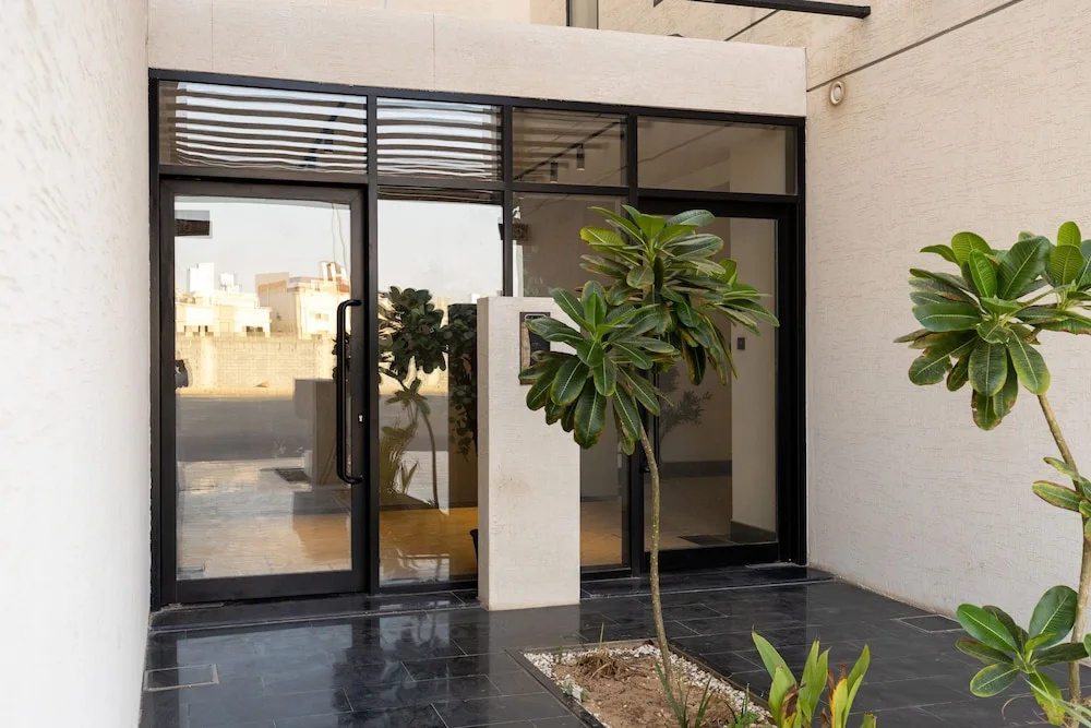 A Beautiful one BR Apartment With a Living Room