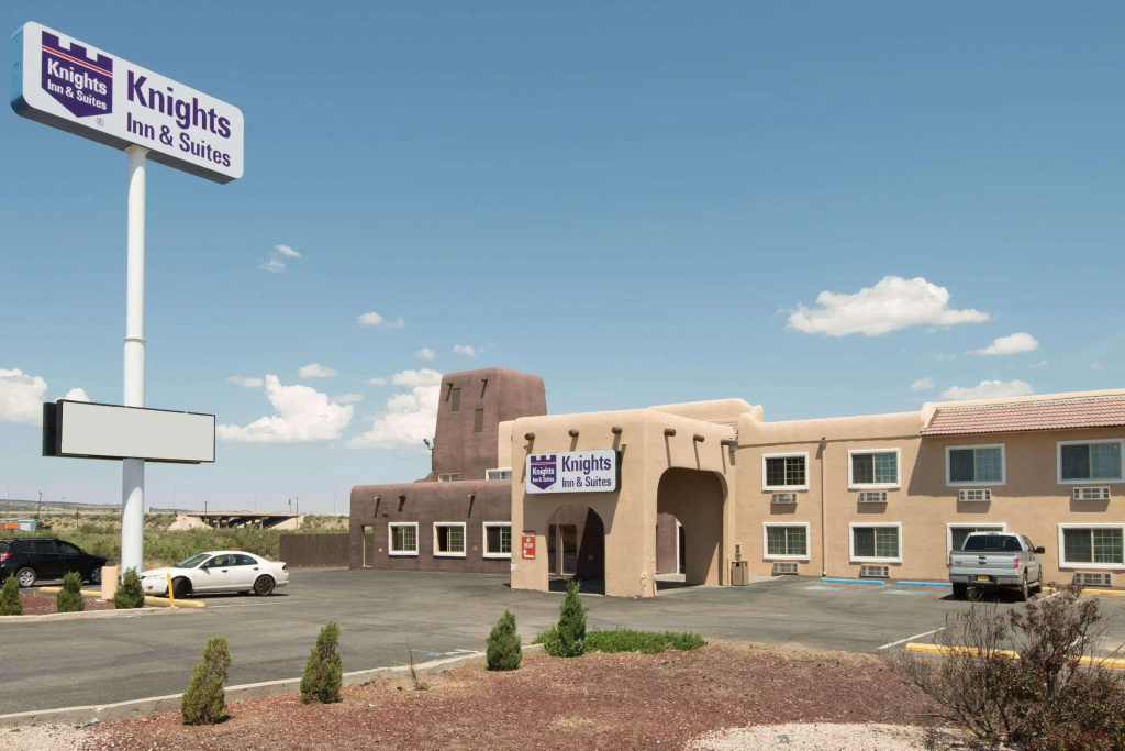 Knights Inn Gallup at 3208 W Hwy 66 — фото