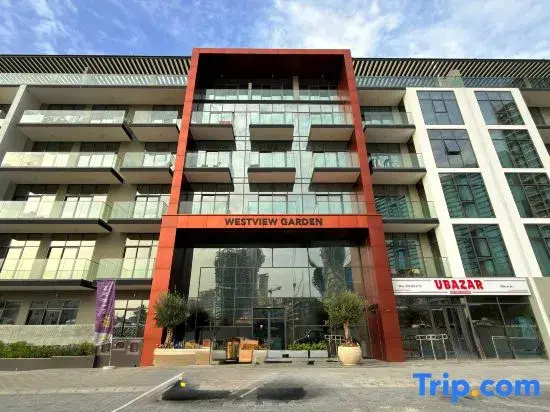 Westview Garden Spacious Balcony Room with Pool Gym Access in JVC