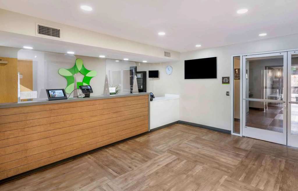Lobby & Reception