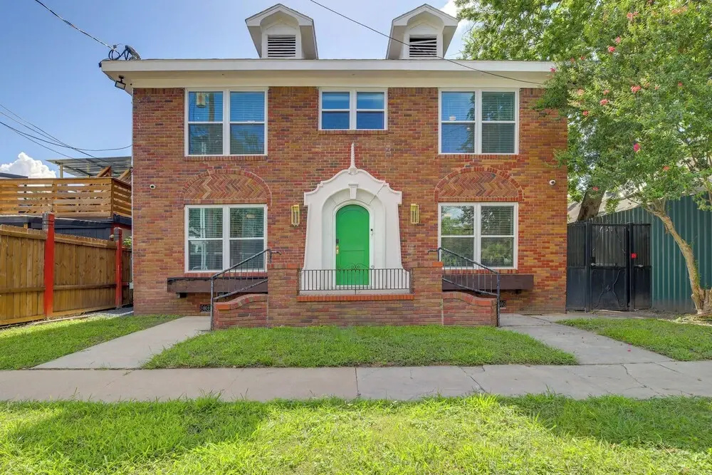Central Houston Apartment w/ Furnished Patio!