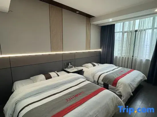 Deluxe Double Suite (twin beds)