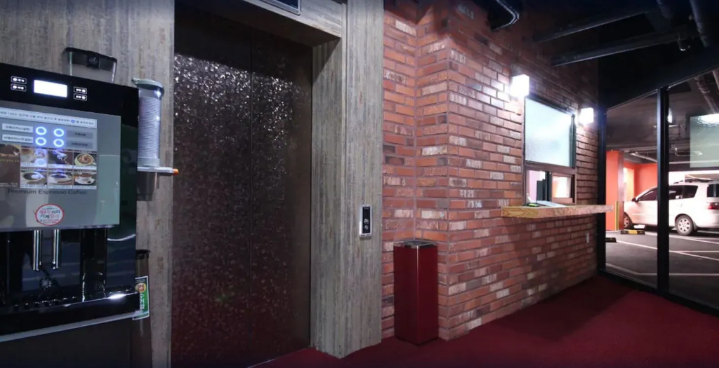 Lobby & Reception